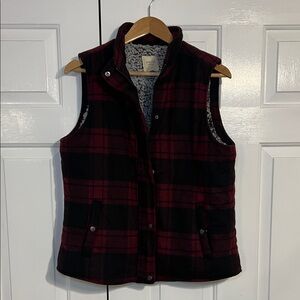 Women's Plaid Sherpa Vest - Black and Red